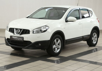 Подержанный автомобиль Nissan Qashqai 2012 года (8 фото)