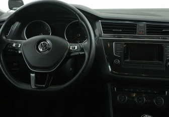 Подержанный автомобиль Volkswagen Tiguan 2017 года (14 фото)
