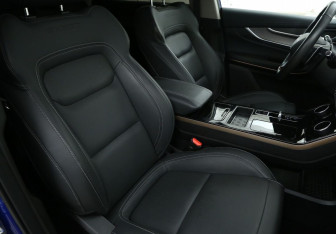 Подержанный автомобиль Exeed LX 2023 года (10 фото)