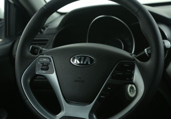Подержанный автомобиль Kia Rio Sedan 2017 года (16 фото)