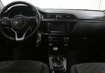 Подержанный автомобиль Kia Rio Sedan 2017 года (8 фото)