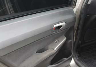 Подержанный автомобиль Honda Civic Sedan 2008 года (11 фото)