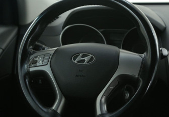 Подержанный автомобиль Hyundai ix35 2015 года (16 фото)