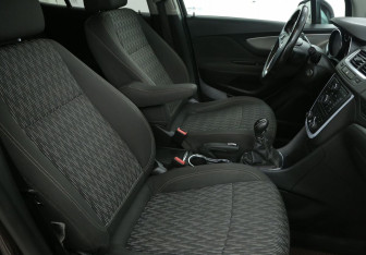 Подержанный автомобиль Opel Mokka 2012 года (10 фото)