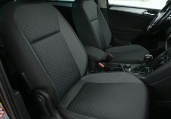 Подержанный автомобиль Volkswagen Tiguan 2018 года (10 фото)