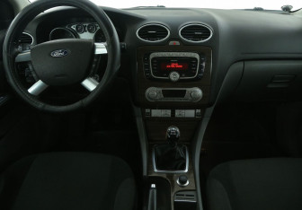 Подержанный автомобиль Ford Focus Sedan 2008 года (12 фото)