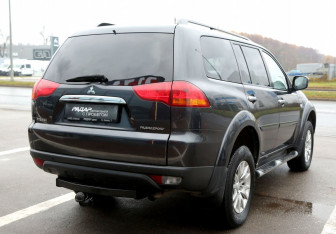Подержанный автомобиль Mitsubishi Pajero Sport 2013 года (6 фото)