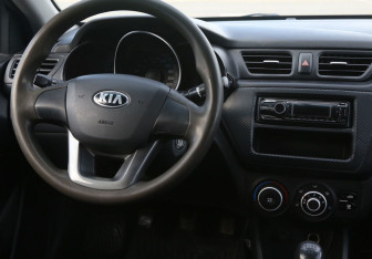 Подержанный автомобиль Kia Rio Sedan 2013 года (14 фото)