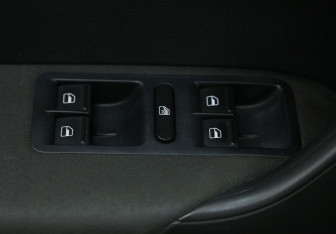 Подержанный автомобиль Volkswagen Polo Sedan 2012 года (18 фото)