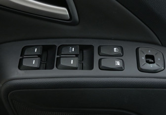 Подержанный автомобиль Hyundai ix35 2012 года (17 фото)