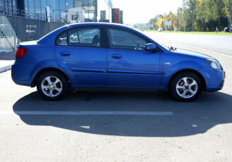 Подержанный автомобиль Kia Rio Sedan 2010 года (7 фото)