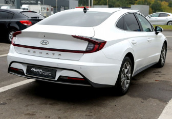 Подержанный автомобиль Hyundai Sonata 2021 года (6 фото)