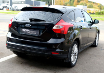 Подержанный автомобиль Ford Focus Hatchback 2014 года (6 фото)