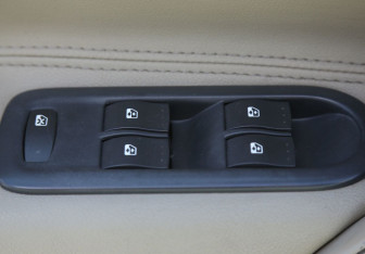 Подержанный автомобиль Renault Megane Sedan 2007 года (17 фото)