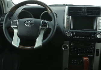 Подержанный автомобиль Toyota Land Cruiser Prado 2011 года (14 фото)