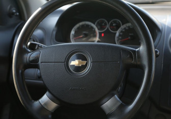 Подержанный автомобиль Chevrolet Aveo Sedan 2006 года (16 фото)