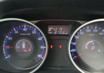 Подержанный автомобиль Hyundai ix35 2012 года (19 фото)