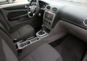 Подержанный автомобиль Ford Focus Sedan 2011 года (9 фото)