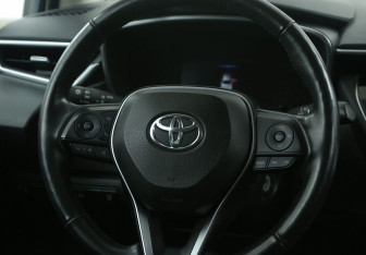 Подержанный автомобиль Toyota Corolla Sedan 2019 года (16 фото)