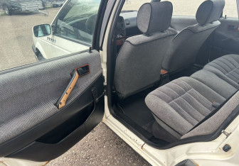 Подержанный автомобиль Volkswagen Passat Sedan 1989 года (11 фото)