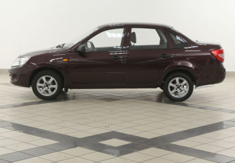 Подержанный автомобиль LADA (ВАЗ) Granta Sedan 2012 года (7 фото)