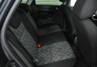Подержанный автомобиль Ford Focus Hatchback 2008 года (11 фото)