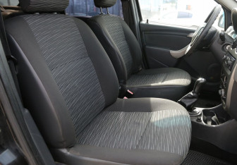 Подержанный автомобиль Renault Logan Sedan 2011 года (10 фото)