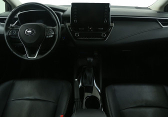 Подержанный автомобиль Toyota Corolla Sedan 2019 года (12 фото)