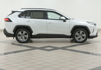 Подержанный автомобиль Toyota RAV4 2020 года (5 фото)