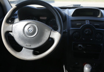Подержанный автомобиль Renault Megane Sedan 2007 года (14 фото)
