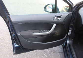 Подержанный автомобиль Peugeot 408 2013 года (9 фото)