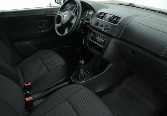 Подержанный автомобиль Skoda Fabia Hatchback 2013 года (9 фото)