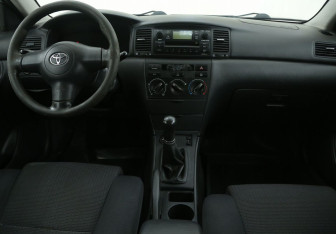 Подержанный автомобиль Toyota Corolla Sedan 2006 года (12 фото)