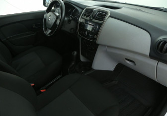Подержанный автомобиль Renault Logan Sedan 2014 года (9 фото)