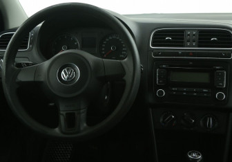 Подержанный автомобиль Volkswagen Polo Sedan 2011 года (14 фото)