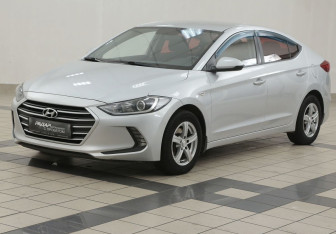 Подержанный автомобиль Hyundai Elantra Sedan 2017 года (8 фото)