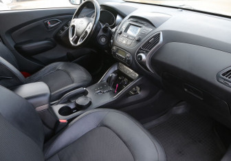 Подержанный автомобиль Hyundai ix35 2015 года (9 фото)