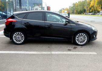 Подержанный автомобиль Ford Focus Hatchback 2014 года (7 фото)