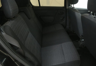 Подержанный автомобиль Renault Sandero 2013 года (11 фото)