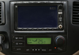 Подержанный автомобиль Mazda MPV 2000 года (13 фото)