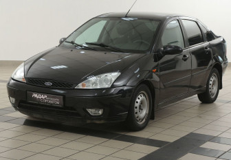 Подержанный автомобиль Ford Focus Sedan 2003 года (8 фото)