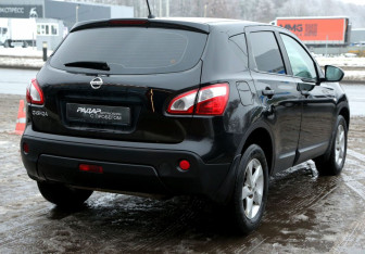 Подержанный автомобиль Nissan Qashqai 2012 года (6 фото)