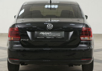 Подержанный автомобиль Volkswagen Polo Sedan 2015 года (3 фото)
