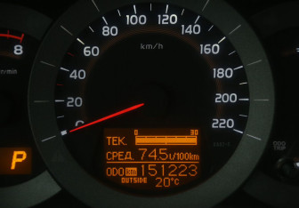 Подержанный автомобиль Toyota RAV4 2010 года (19 фото)
