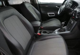 Подержанный автомобиль Opel Antara 2014 года (10 фото)