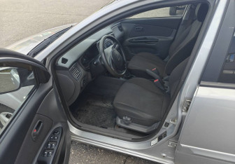 Подержанный автомобиль Kia Rio Sedan 2010 года (13 фото)