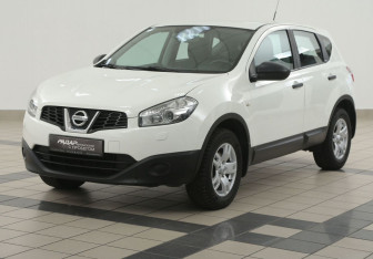 Подержанный автомобиль Nissan Qashqai 2013 года (8 фото)