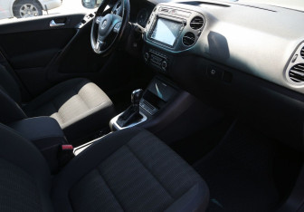 Подержанный автомобиль Volkswagen Tiguan 2012 года (9 фото)