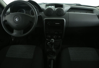 Подержанный автомобиль Renault Duster 2013 года (12 фото)