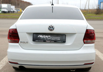 Подержанный автомобиль Volkswagen Polo Sedan 2017 года (5 фото)